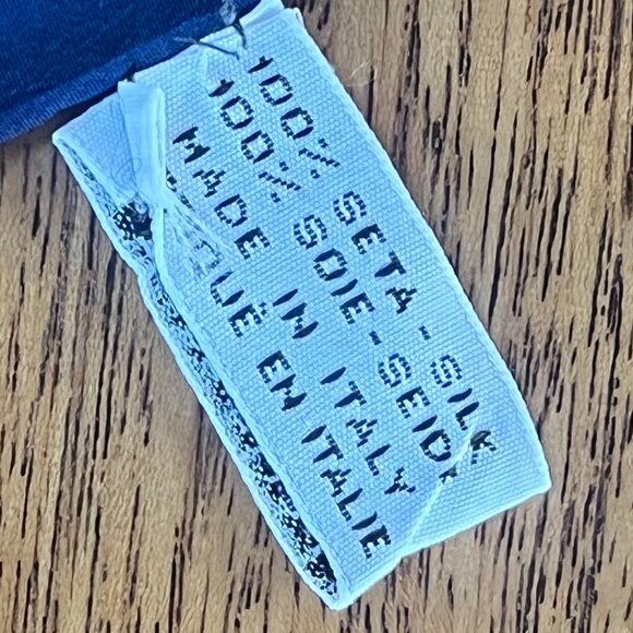 NINA RICCI SQUARE INCREDIBLE and rare silk scarf 34" square MADE IN ITALY - Picture 9 of 9